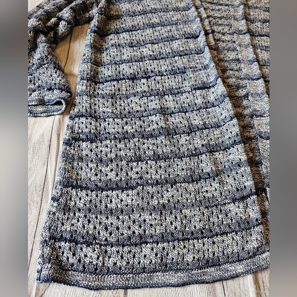 Chicos •Size 2 (Large)• Blue White Perforated Longline Open Cardigan - Picture 2 of 7